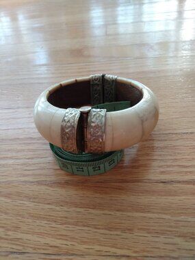 Vintage Chunky Bangle Bracelet Hinged Pull Pin Closure Bovine Bone Silver Tone